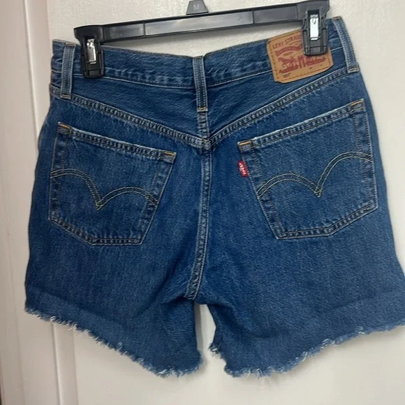 Original 501 Levi Jean shorts, cut offs, raw hems, Sz. 27, button up fly, EUC - Picture 3 of 14